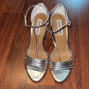 Steve Madden T-Strap block heel sandal